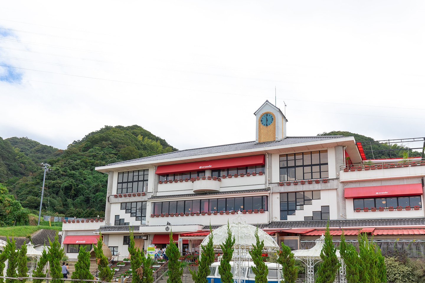 廃校になった小学校をリニューアルした野島スコーラ。マルシェや敷地内のミニ動物園も楽しいです！