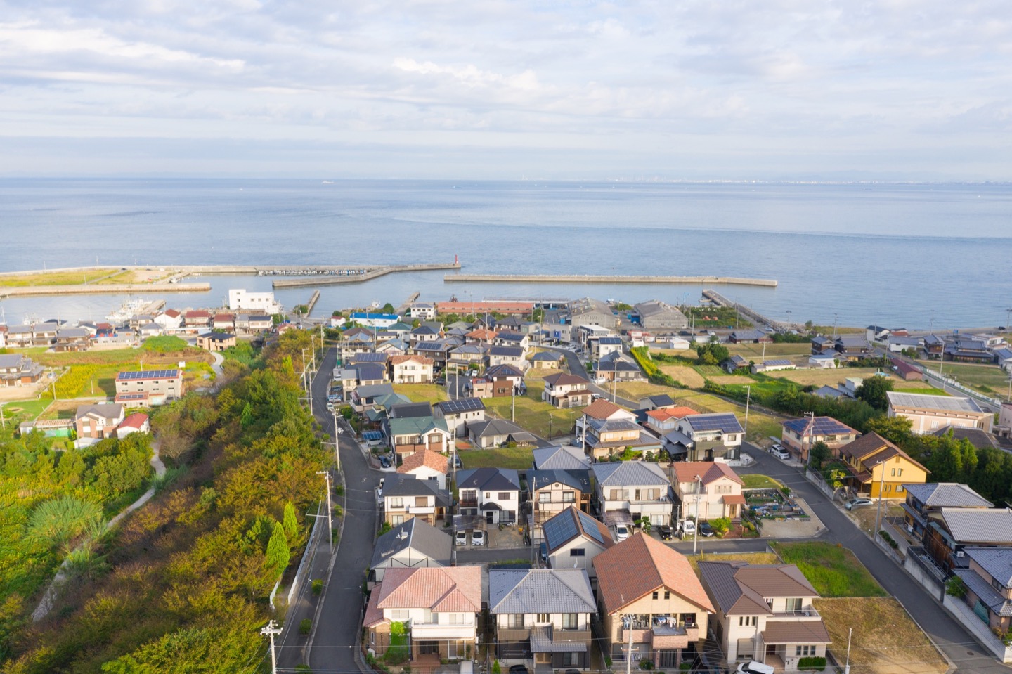 北淡ウイズタウンは海を見下ろす高台にあります