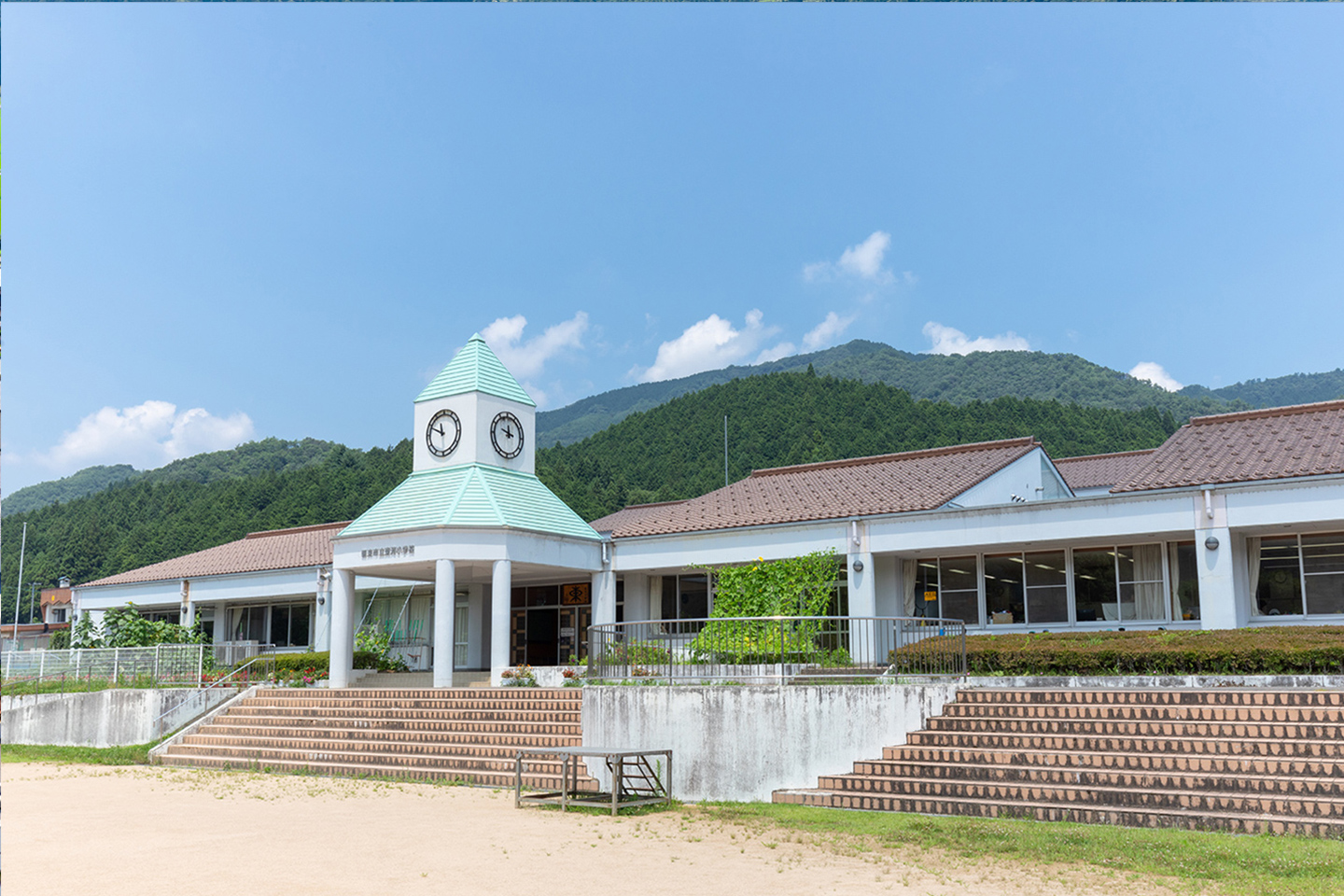 東河小学校